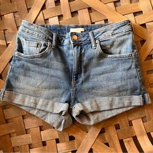 H&M mid-rise denim shorts | size 6
